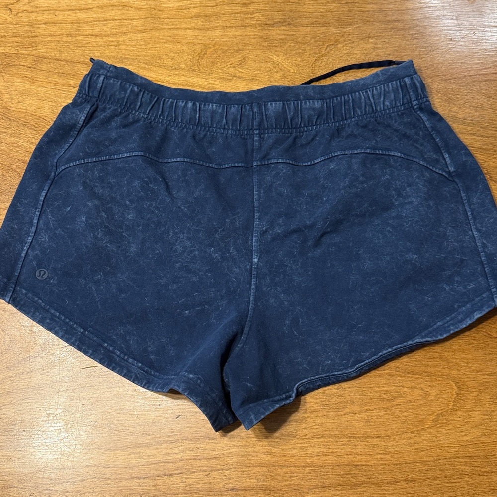 Lululemon Inner Glow High-Rise Short 3" in the "Acid Rubber Dye True Navy" - Picture 4 of 8